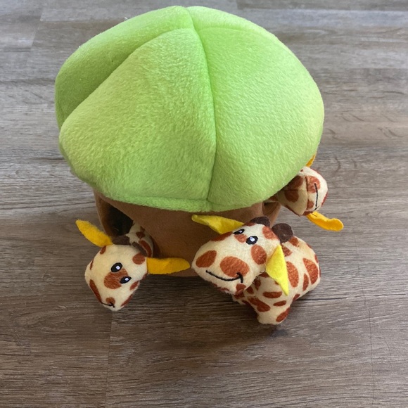 Zippy Paws Zippy Burrow Giraffe Lodge Dog Toy NWOT - Picture 2 of 4